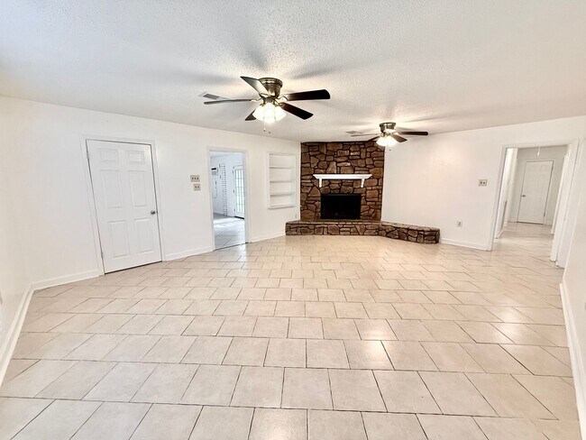 Foto del edificio - 16405 Patton Ave