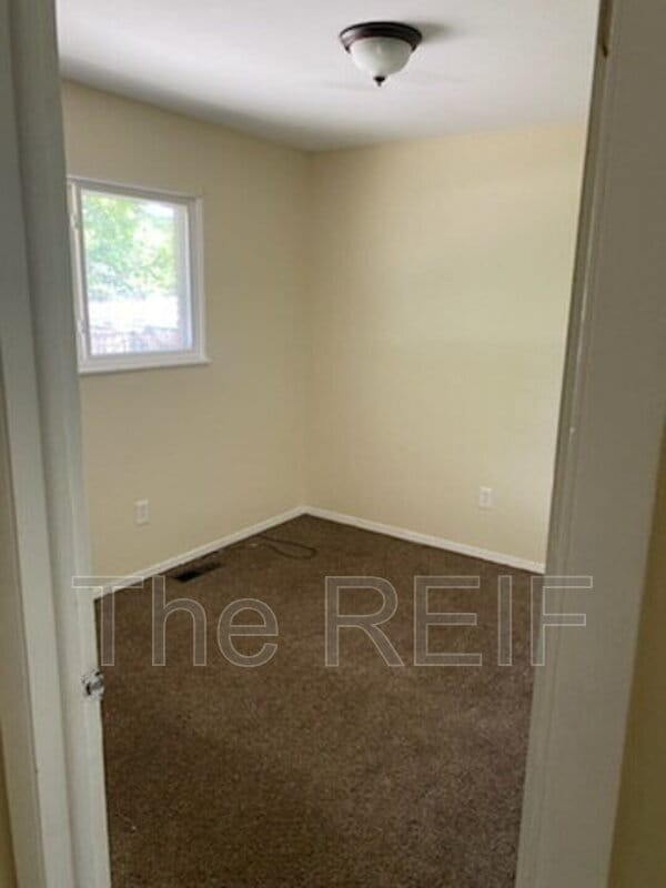 Building Photo - 2047 N Averill Ave