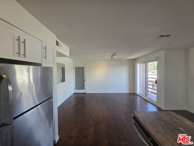 Building Photo - 2241 Branden St