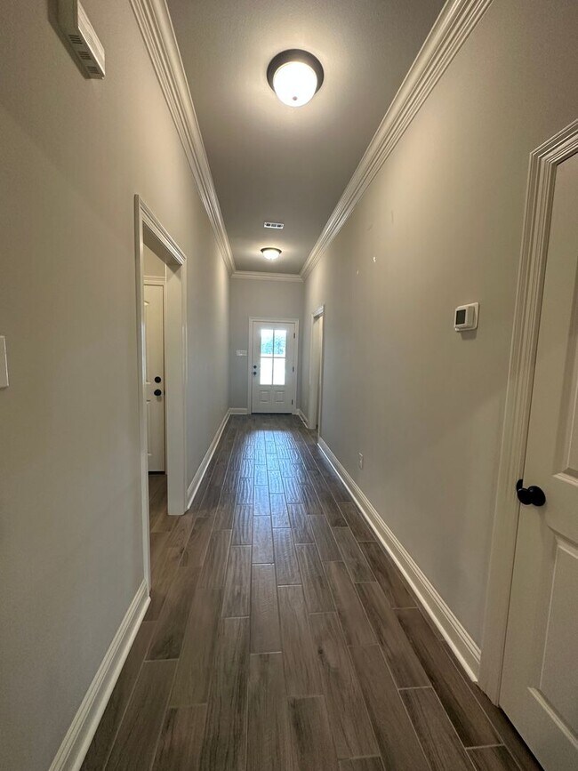 Building Photo - Gorgeous 4 Year Old Home