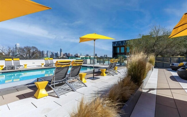 Vistas al centro de Austin desde la piscina - Lamar Union