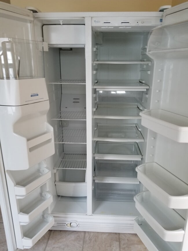 Large Refridgerator - 104 Kenosha St