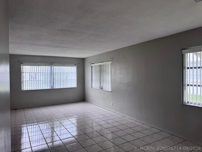 Foto del edificio - 1321 NW 43rd Ave
