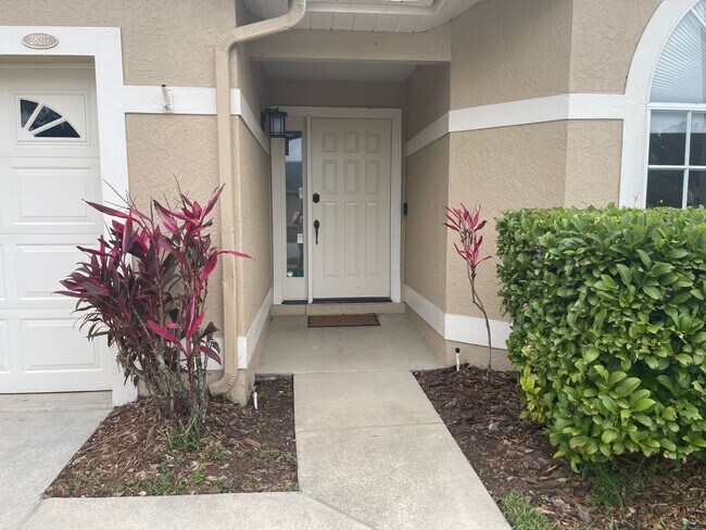 Building Photo - 28217 Tanglewood Dr - For Rent!