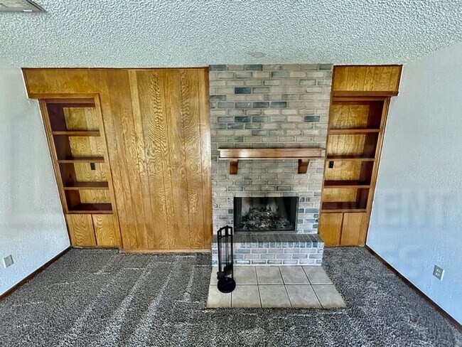 Foto del edificio - 7002 Woodlake Dr