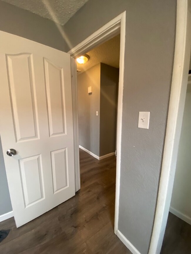 Foto del edificio - Hedges Ave