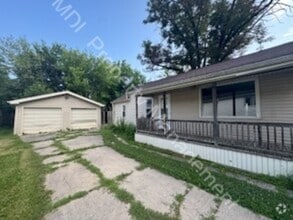Building Photo - 809 N Oakley St