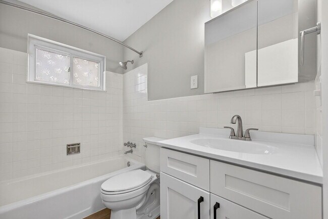 Foto del edificio - 6419 Montgomery Rd