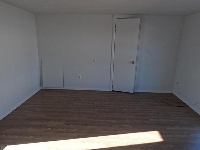 Building Photo - 806 Dawn Ln