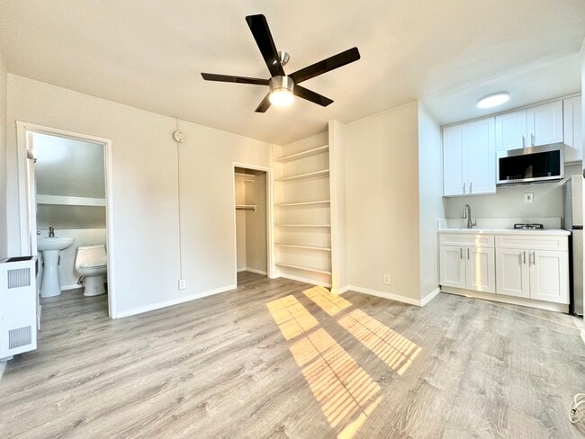 Building Photo - 858 N La Fayette Park Pl