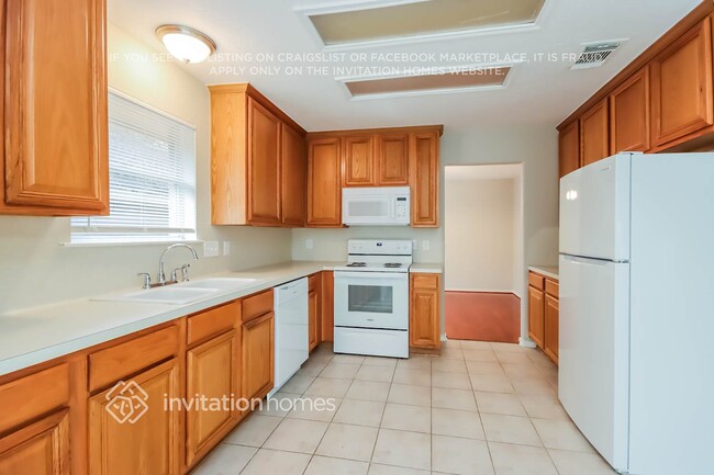 Building Photo - 203 Shale Run Pl