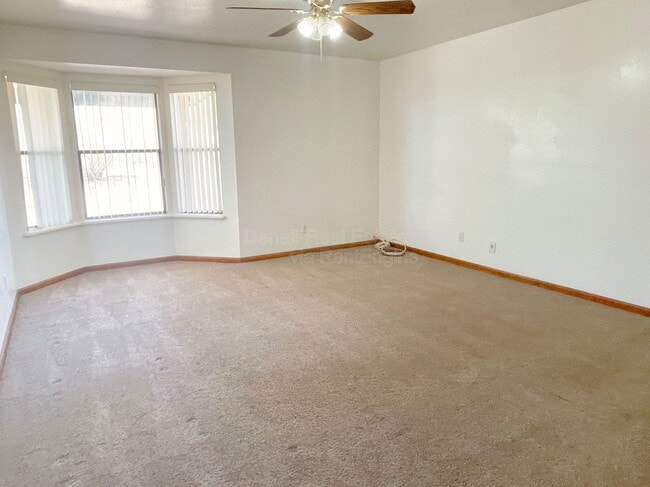 Foto del edificio - 35424 N 15th Ave