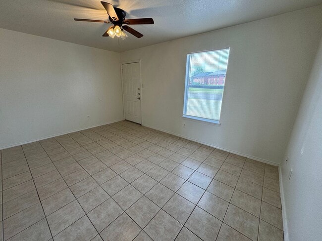 Building Photo - 1712 Benttree Dr