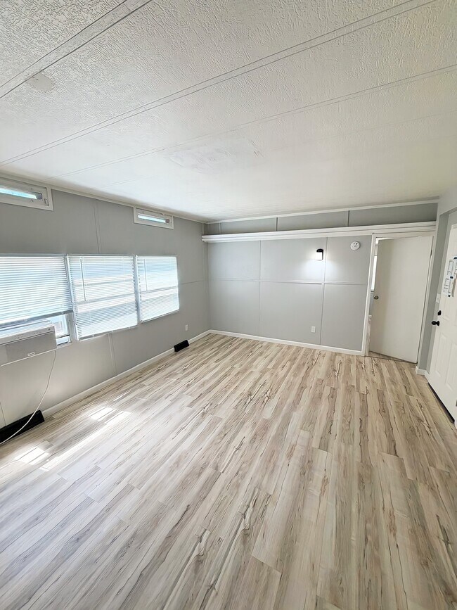 Foto del edificio - 43 Deerwood Park