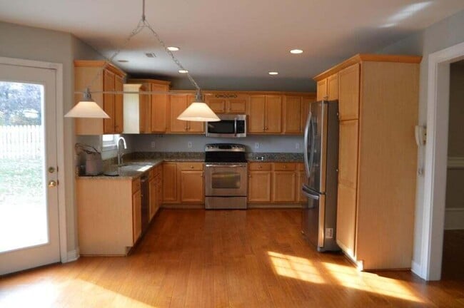 Building Photo - 808 Shakertown Way