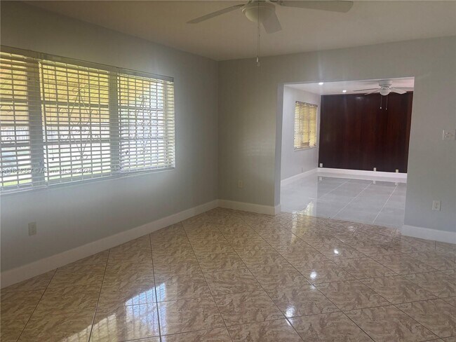 Foto del edificio - 1245 NW 186th St