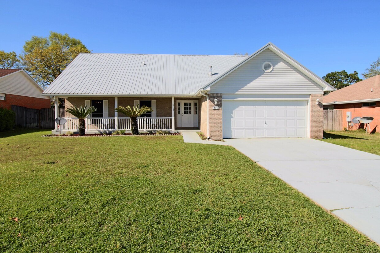 Foto principal - 414 Whirlaway Ct