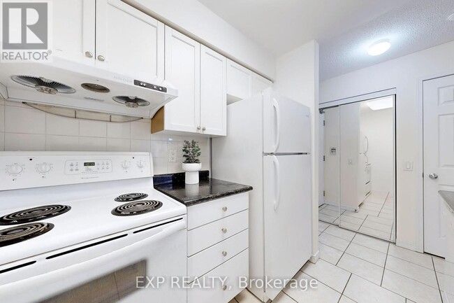 Building Photo - 155-1155 Beecroft Rd