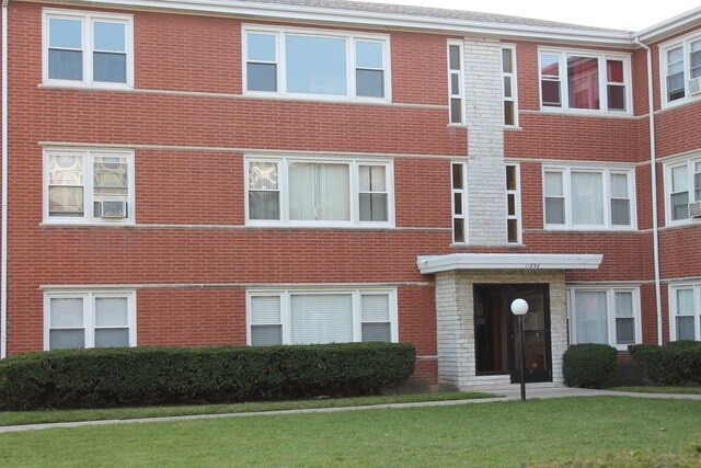 Primary Photo - 11856 S Komensky Ave