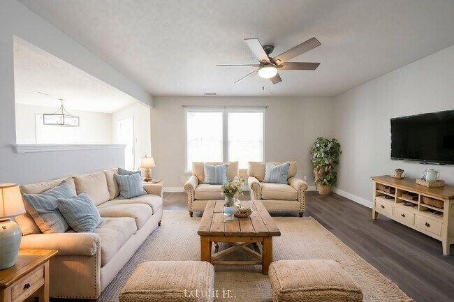 Foto del edificio - "Charming 3-Bedroom Home with 2.5 Baths and 2,125 Sq Ft in Greenfield, IN!"