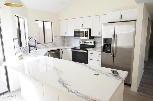 Foto del edificio - 4024 E Hiddenview Dr