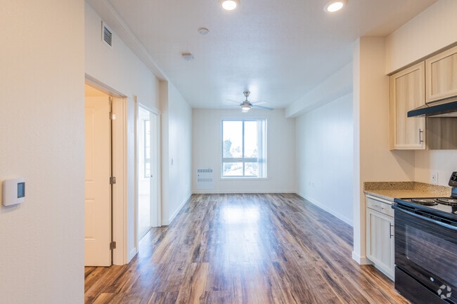 2HAB, 1BA - Oakland Station