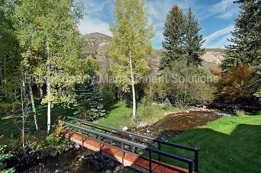 Foto del edificio - 1629 Lake Creek Rd