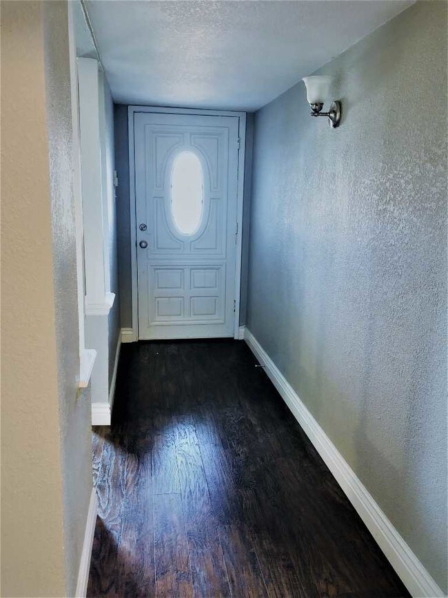 Foto del edificio - 5049 Shannon Dr