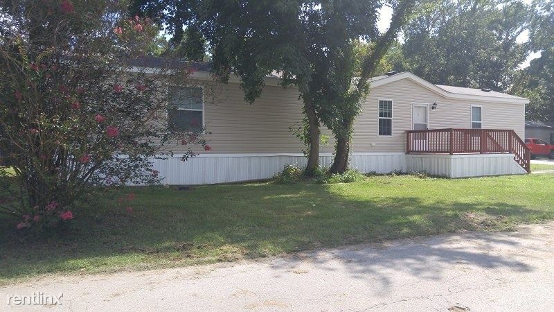 Foto principal - 3 br, 2 bath House - 501 Sara Lane 501
