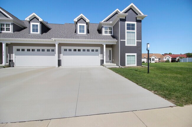 Building Photo - 1616 E Lexington Dr
