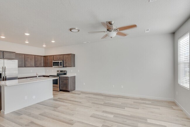 Foto del edificio - Beautiful 3 bedroom townhome now available!