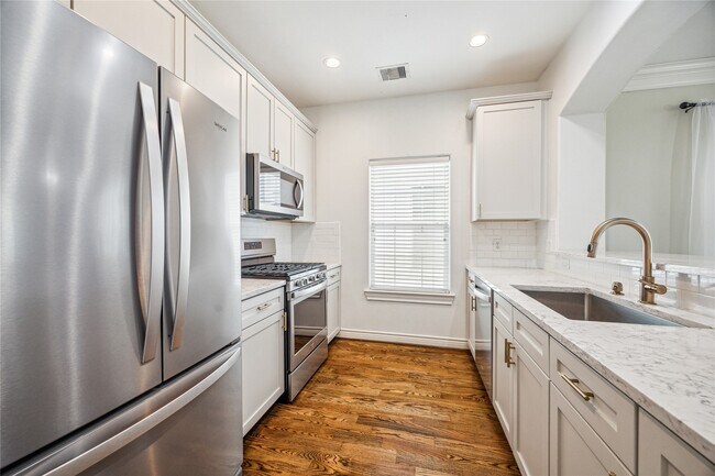 Building Photo - 5841 Katy St