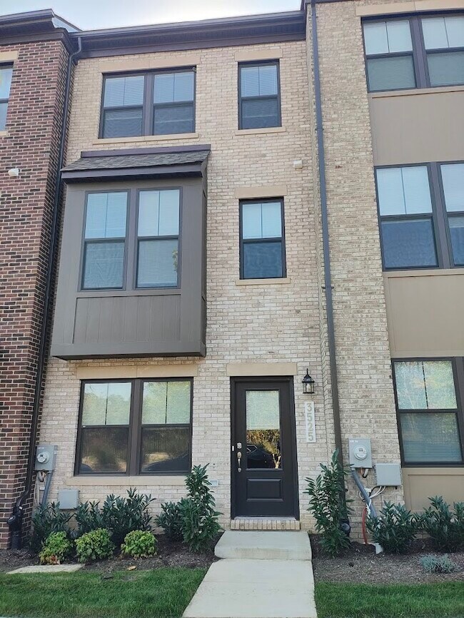 Building Photo - 3525 Carnaby St