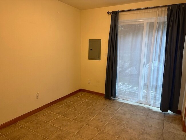 Foto del edificio - Spacious 3 Bedroom Greenwood Townhouse