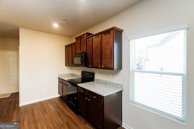 Building Photo - 243 Augusta Woods Dr