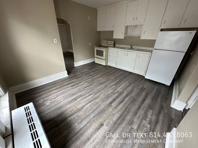 Foto del edificio - 239 E 10th St