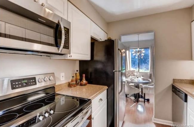 Foto del edificio - 7995 E Mississippi Ave