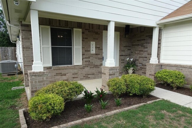 Building Photo - 736 Blair Ave