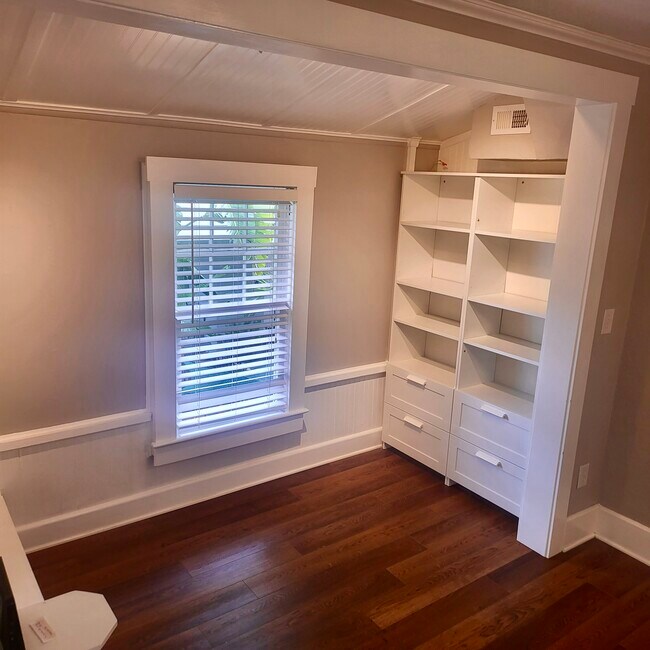 Built in shelves and storage - 642 E Ridgewood St