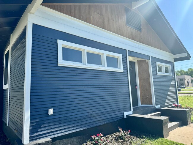 Foto del edificio - New 3 Bedroom 2 Bath on Stanley SW