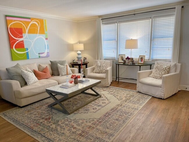 Foto del edificio - 3BD/2BA Home Located in Colonial Acres