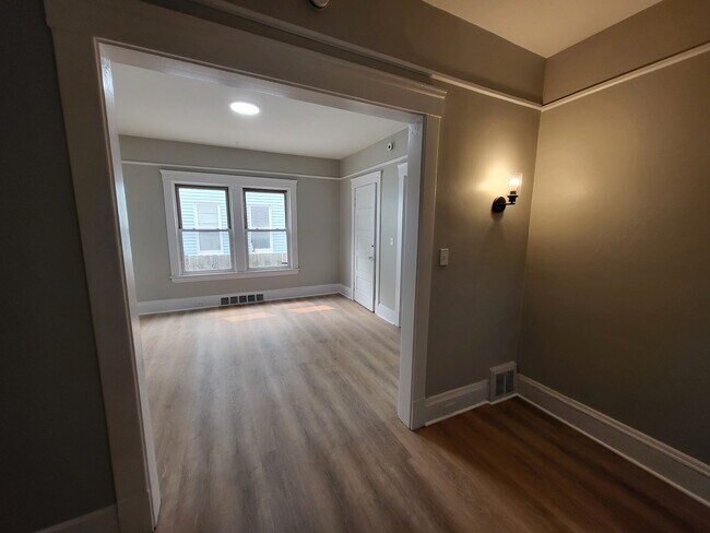 Foto del edificio - 1577 E 47th St