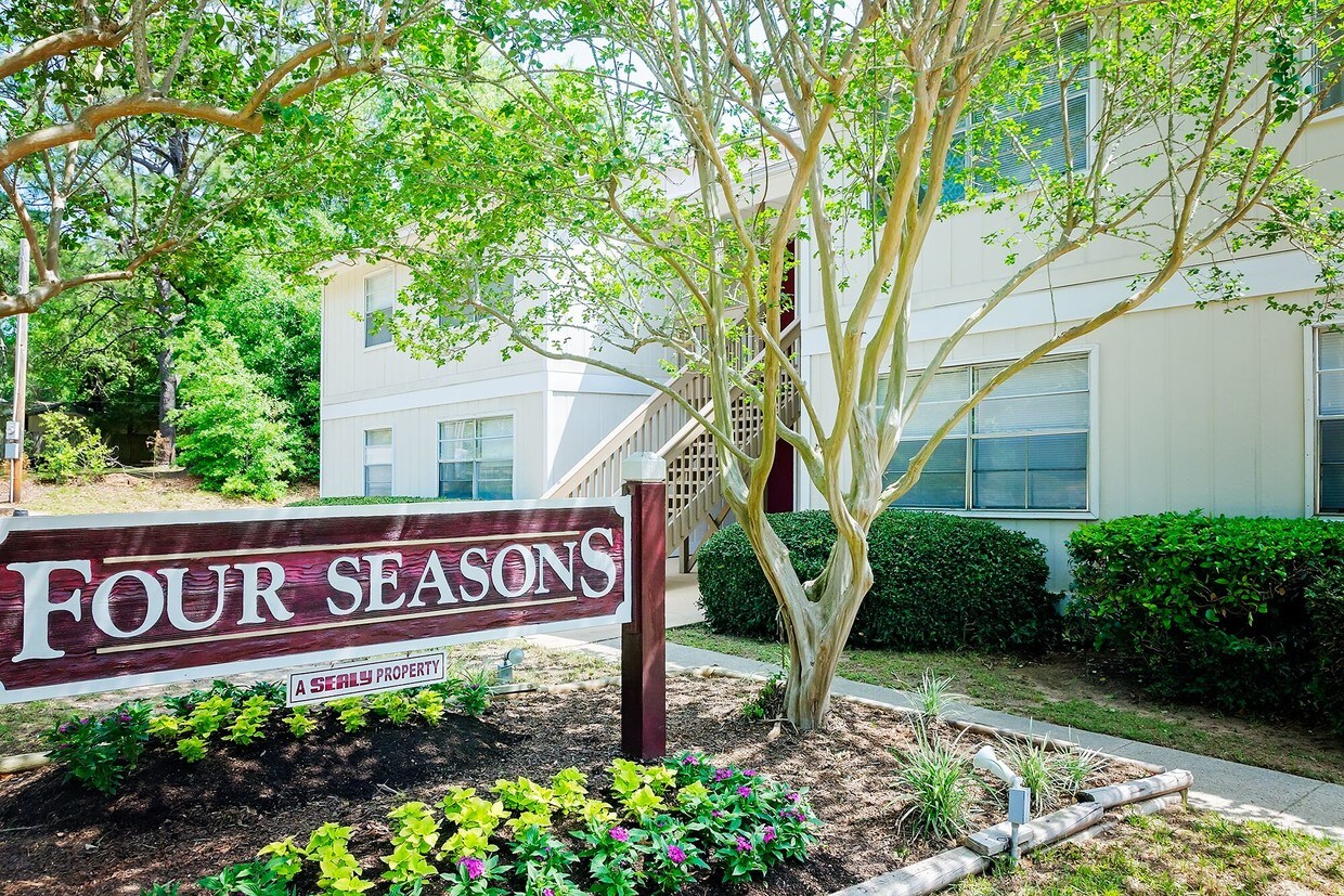 Four Seasons Apartments in Mobile, AL