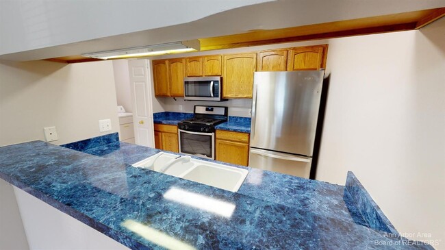 Building Photo - 2666 S Knightsbridge Cir