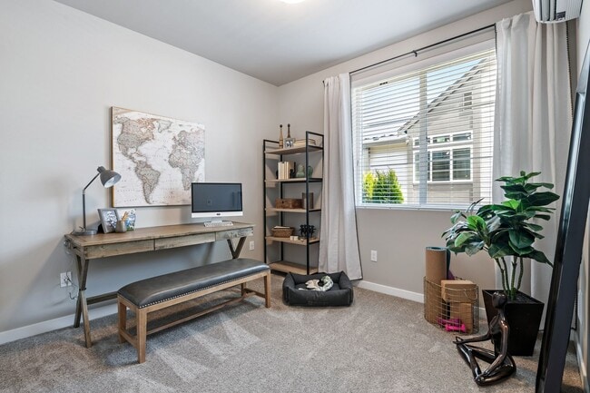 Building Photo - 4 Bedroom Kenmore Townhome with a Territorial View!