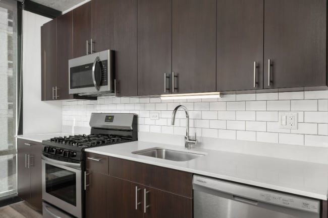 Building Photo - 51 E 14th Pl