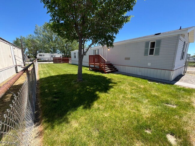 Building Photo - 3 Bed 2 Bath Updated Mobile Home w/ Fenced...