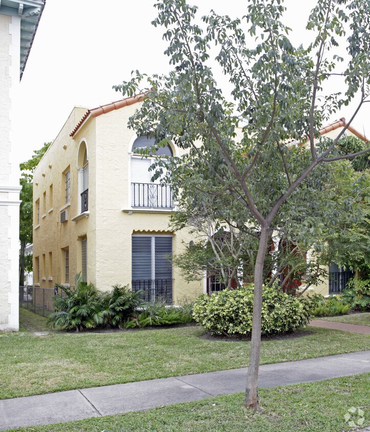 Foto del edificio - 226 Sidonia Ave