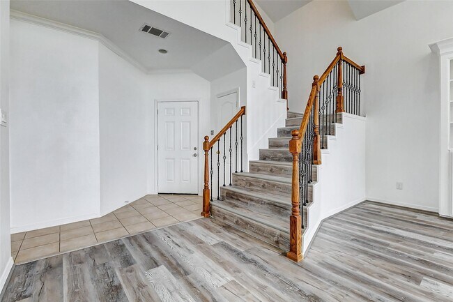 Building Photo - 14527 Clipper Cir Dr