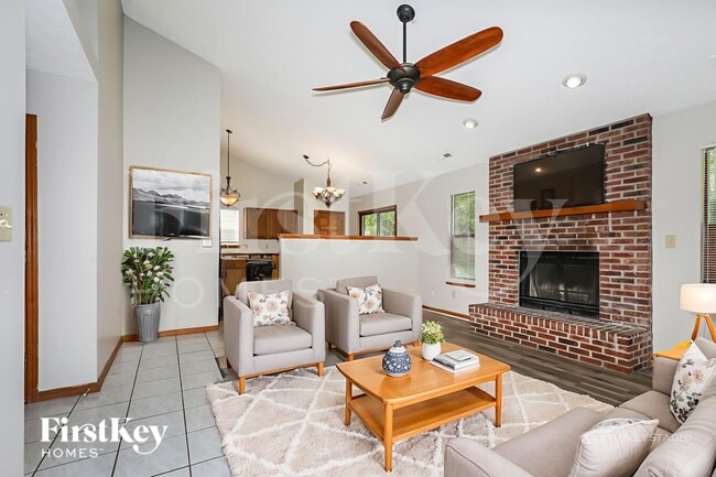 Foto del edificio - 6824 Oak Lake Dr